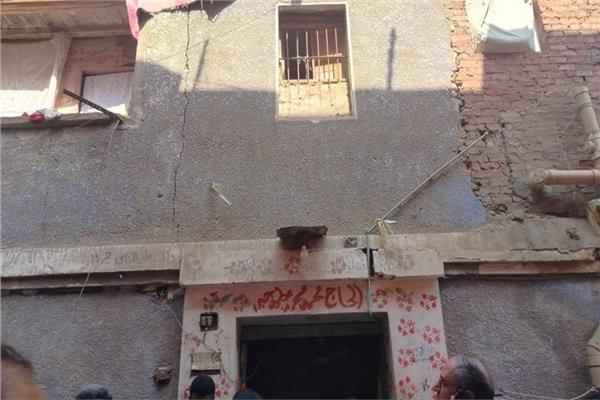 انهيار منزل قديم مكون من طابقين بالقليوبية