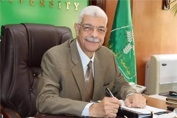 الدكتور أحمد فرج القاصد