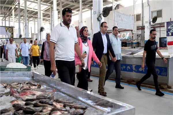  محافظ الإسماعيلية بإعطاء إشارة البدء لمبادرة "أسماكنا بنصف ثمنها"