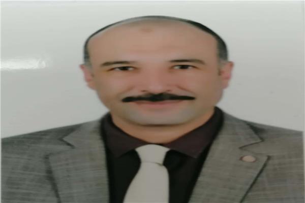  الدكتور أحمد عضام رئيس قطاع الخدمات الزراعية والمتابعة 