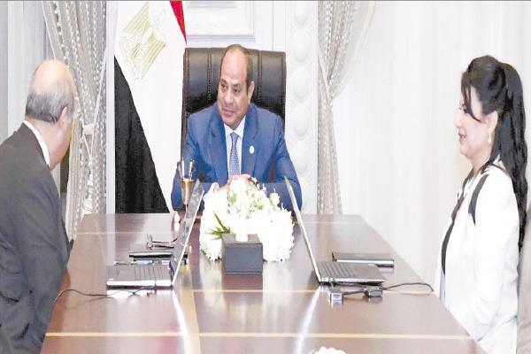 الرئيس عبدالفتاح السيسى خلال اجتماعه مع سامح الحفنى وسهير عبدالله