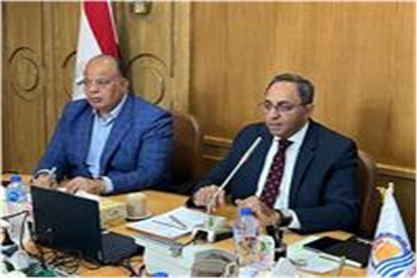 محافظ قنا