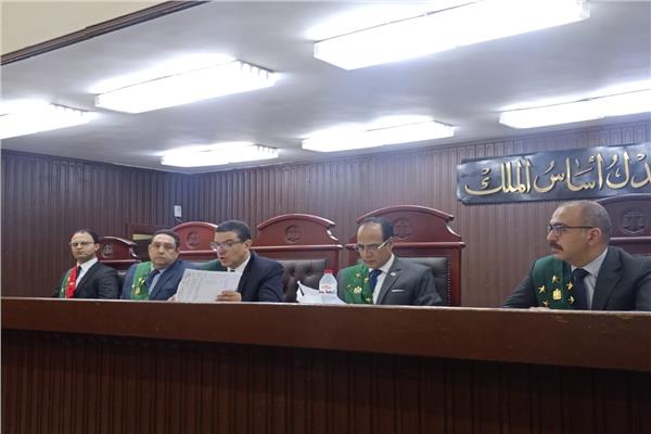 هيئة المحكمة برئاسة  المستشار أيمن كمال عرابى حسين