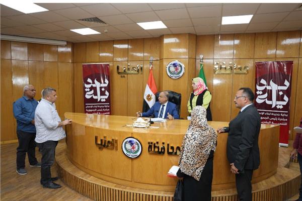 اللواء عماد كدواني، محافظ المنيا خلال لقاءات خدمة المواطنين