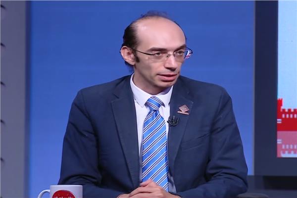 النائب محمد عبد العزيز