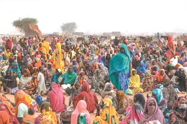 لاجئون سودانيون فى تشاد ينتظرون الحصول على مساعدات غذائية