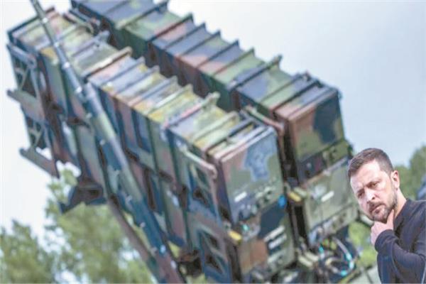 الرئيس الأوكرانى يستقبل شحنة أسلحة  