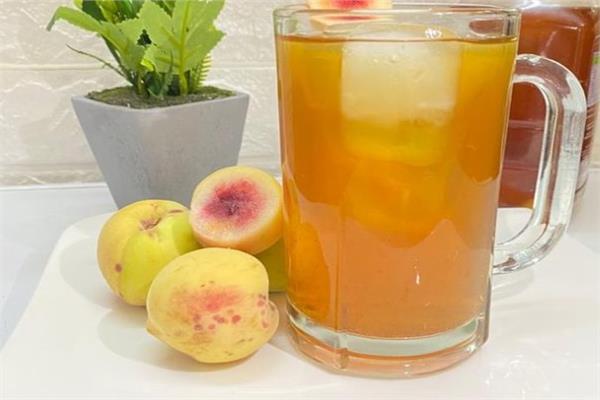 عصير الخوخ بالزنجبيل والليمون