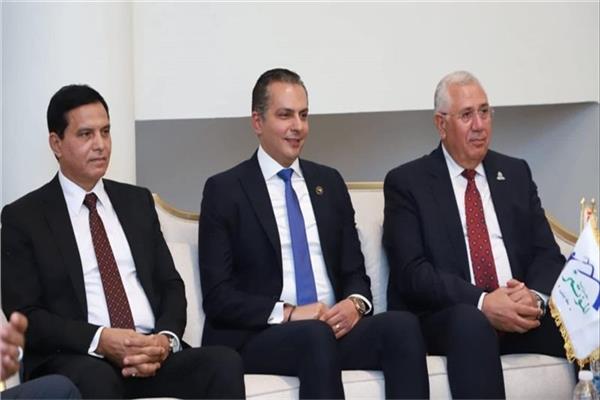 جانب من اجتماع الأحزاب