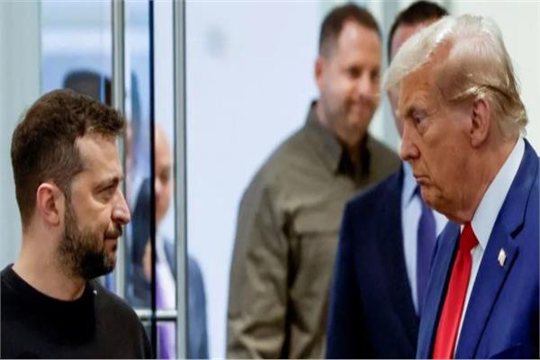 الرئيس الأمريكي دونالد ترامب ونظيره الأوكراني فلاديمير زيلينسكي