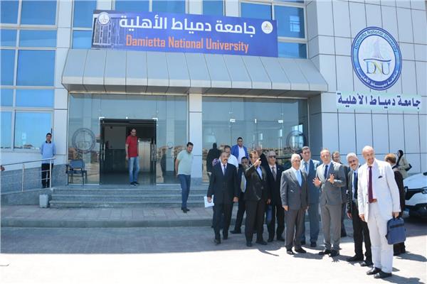 رئيس جامعة دمياط ووزير الآثار الأسبق يتفقدا مقر جامعة دمياط الأهلية