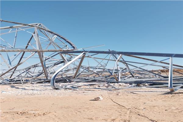 سقوط  برج كهرباء 