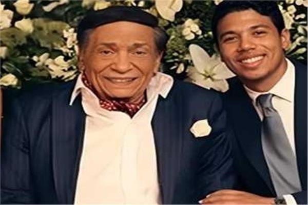 بعد فترة غياب.. ظهور عادل إمام في حفل زفاف حفيده