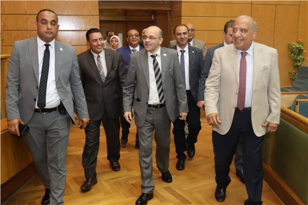 جانب من زيارة وزير الكهرباء لهيئة الموارد النووية بمنطقة القطامية
