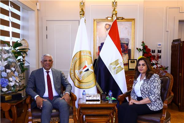 جانب من لقاء وزيرة التنمية المحلية بوكيل لجنة الإدارة المحلية بمجلس النواب