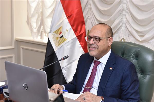  وزير العمل
