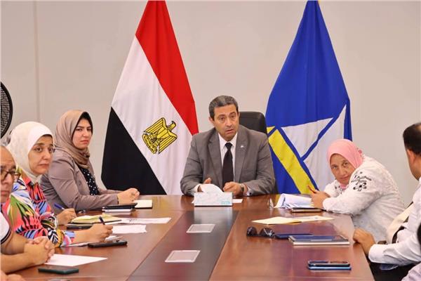 محافظ دمياط يناقش الموقف الخاص بمشروعات الهيئة العامة للطرق والكبارى بنطاق المحافظة 