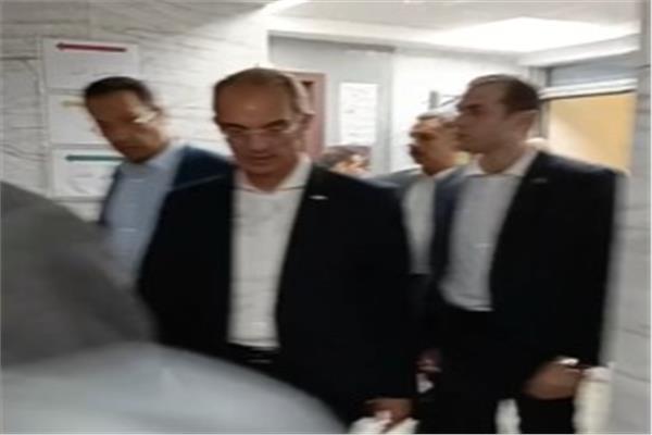 وزير الاتصالات يزور مصابي حادث حريق سنترال رمسيس