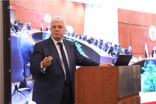 الدكتور أيمن عاشور، وزير التعليم العالي والبحث العلمي
