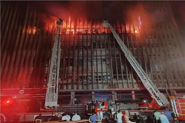 قوات الحماية المدنية خلال عمليات إطفاء سنترال رمسيس