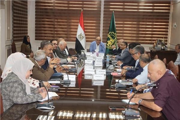 المهندس أيمن عطية- جانب من الاجتماع