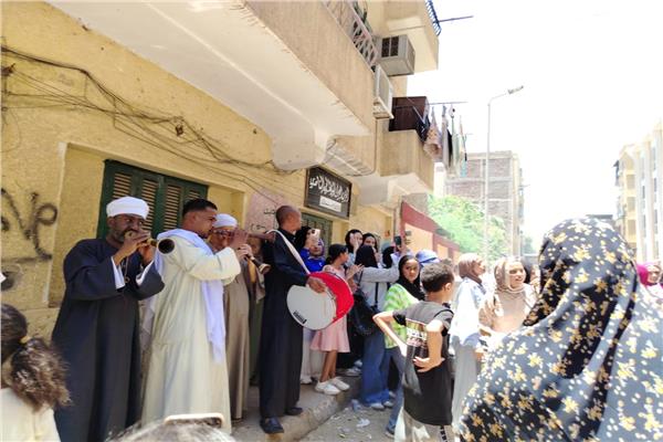 بالطبل والمزمار البلدي