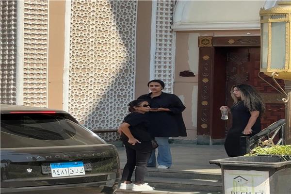  روبي في جنازة سامح عبد العزيز