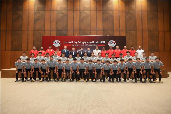 وزير الرياضة يزور منتخب الناشئين