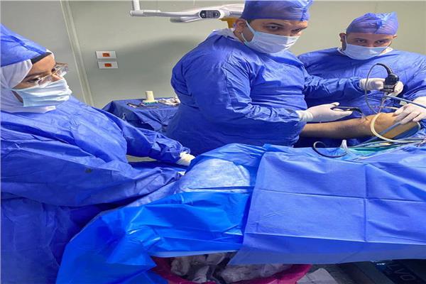 خلال اجراء  عملية منظار ركبة معقدة 