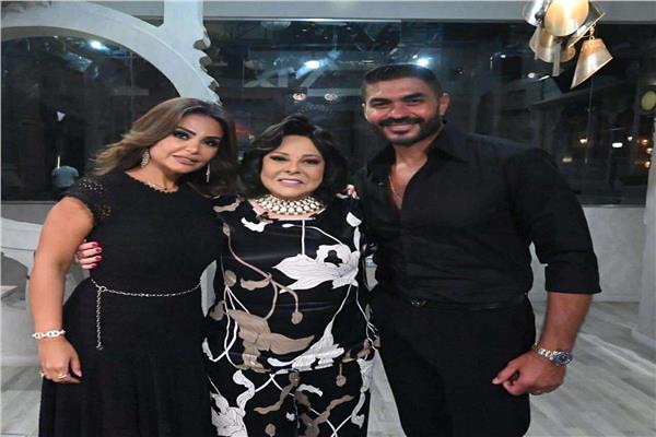 خالد سليم وزوجته مع إسعاد يونس