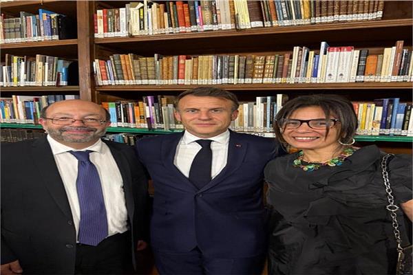 النائبة جيهان زكي برفقة الرئيس الفرنسي ماكرون