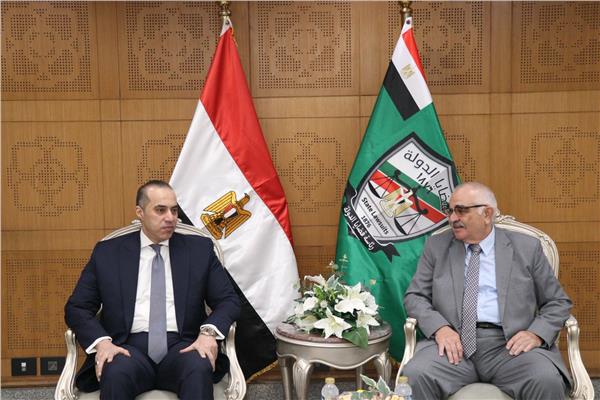 رئيس قضايا الدولة خلال استقباله وزير الشئون النيابية والقانونية