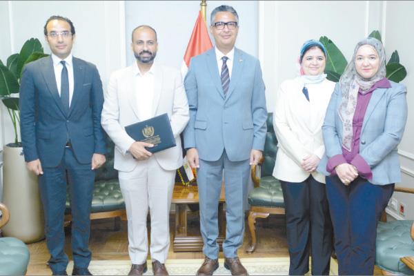 جانب من لقاء الوزير مع مسئولى منصة «حوار»