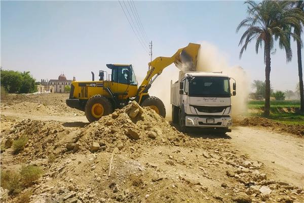 رفع تراكمات القمامة 