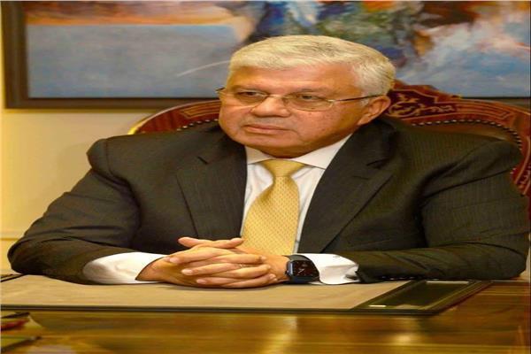 الدكتور أيمن عاشور