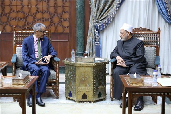 جانب من لقاء د. أحمد الطيب بمدير عام امنظمة العربية للتربية والثقافة والعلوم