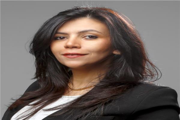 الكاتبة والباحثة مني أبو النصر