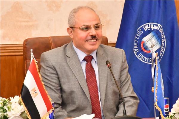 ناصر مندور رئيس جامعة قناة السويس