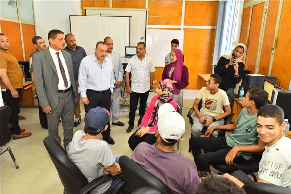 اللواء الدكتور هشام أبو النصر، محافظ أسيوط خلال الجولة 