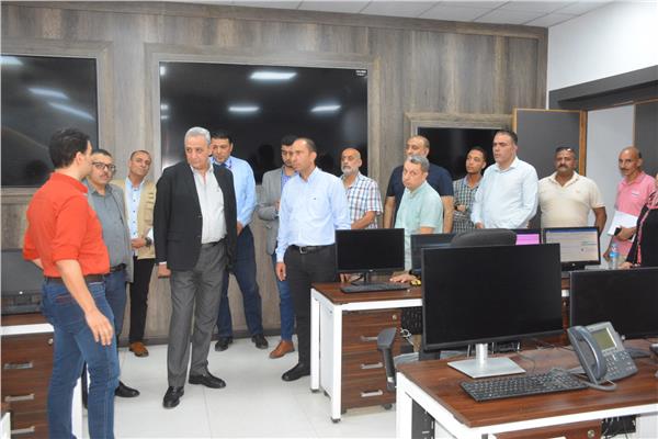 محافظ الغربية يتفقد مركز خدمات الاتصالات بطنطا لمتابعة كفاءة الخدمة وجودة الاستجابة لشكاوى المواطنين