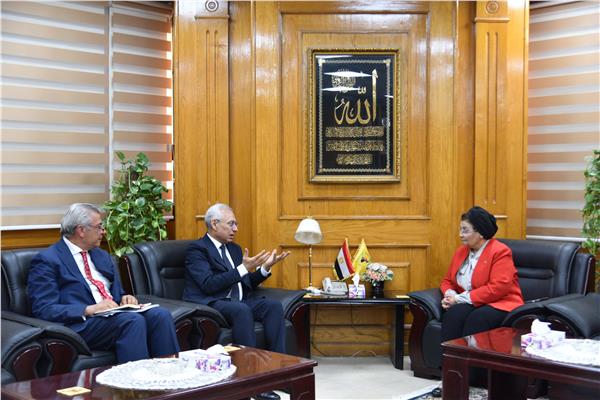 نائب وزير الصحة والسكان تبحث مع رئيس جامعة المنيا خفض معدلات الولادة القيصرية