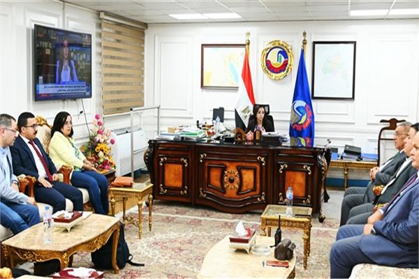 وفد من الوزارة وبرنامج الأمم المتحدة للمستوطنات البشرية يبحثان مع محافظة البحيرة