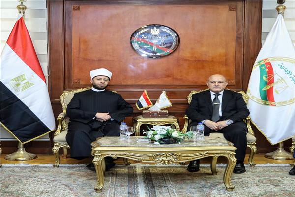 رئيس هيئة النيابة الإدارية خلال استقباله وزير الأوقاف