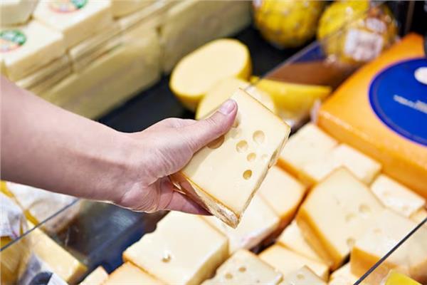 تحذير علمي عاجل بشأن تناول الجبن
