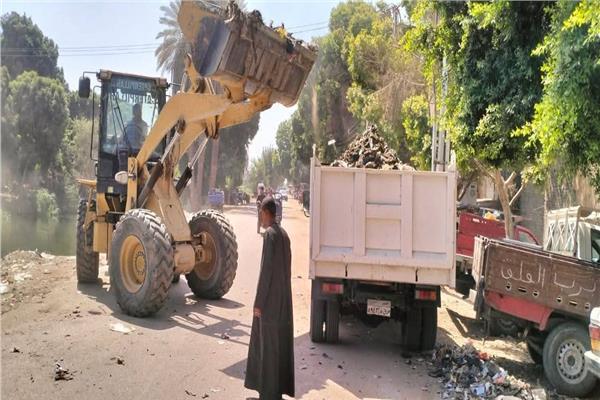 رفع 600 طن مخلفات خلال حملات نظافة مكثفة في شوارع وقرى إسنا