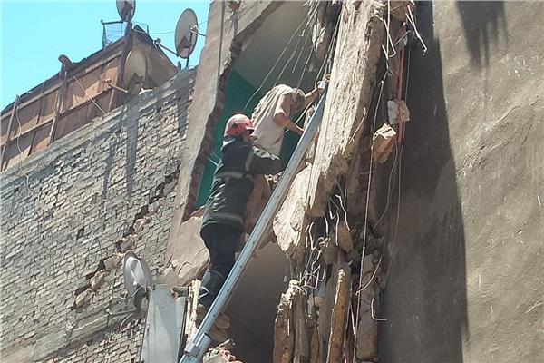 وفاة شخص وإصابة 4 آخرين في انهيار عقار بالساحل