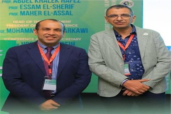 فريق طبي بجامعة أسيوط ينجح في إنقاذ يد طفل بعد بتر شبه كامل