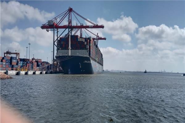 سفينة الحاويات العملاقة CMA CGM ZEPHYR