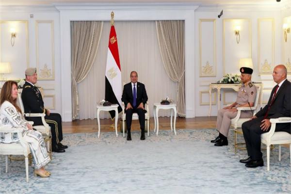 الرئيس السيسي يستقبل قائد القيادة المركزية الأمريكية