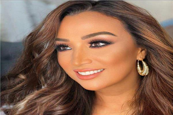 الفنانة صفاء جلال 